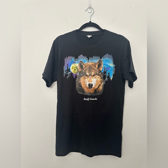 Banff Canada Tourism Tee Shirt Western Short Sleeve Tee with Wolf Design - Picture 2 of 10
